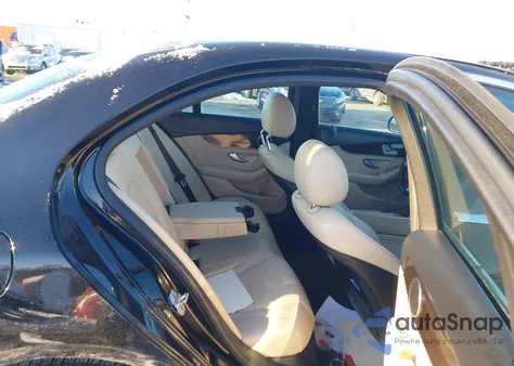 2015 Mercedes-Benz C 300 4Matic z USA, uszkodzony, nr VIN 55SWF4KB0FU007747